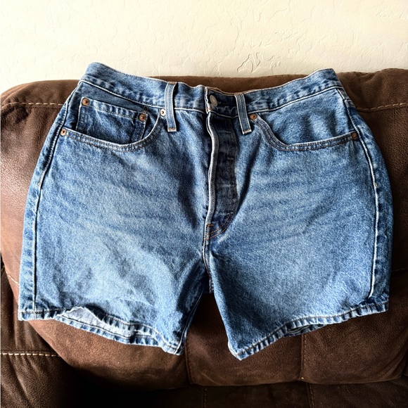 Levi's 501 Mid Thigh Light Blue Denim Shorts - Picture 1 of 4